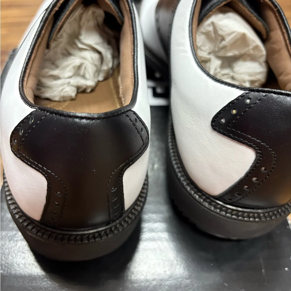 FootJoy ICON golf shoe, black and white,  men’s size 7, new in box